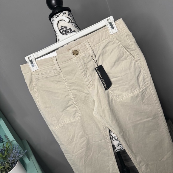 Banana Republic Boyfriend Rolled Cuff Chino Pant Size 6 NWT Cream Khaki - Picture 2 of 11